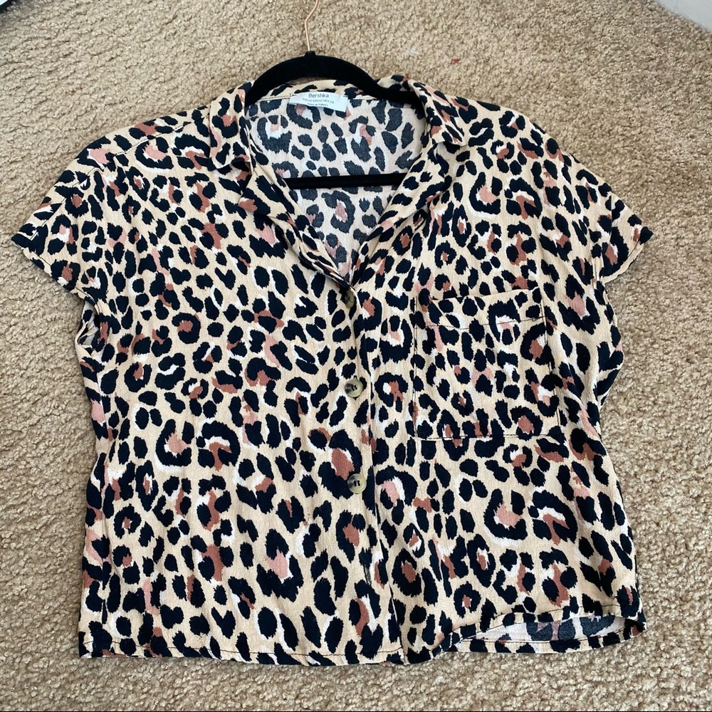 BERSHKA ZARA CHEETAH PRINT POCKET BUTTON TEE SM